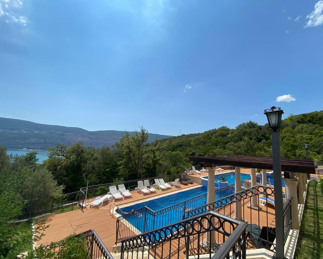 Апартаменты Adria Sea & Mountains Херцег-Нови Экстерьер фото