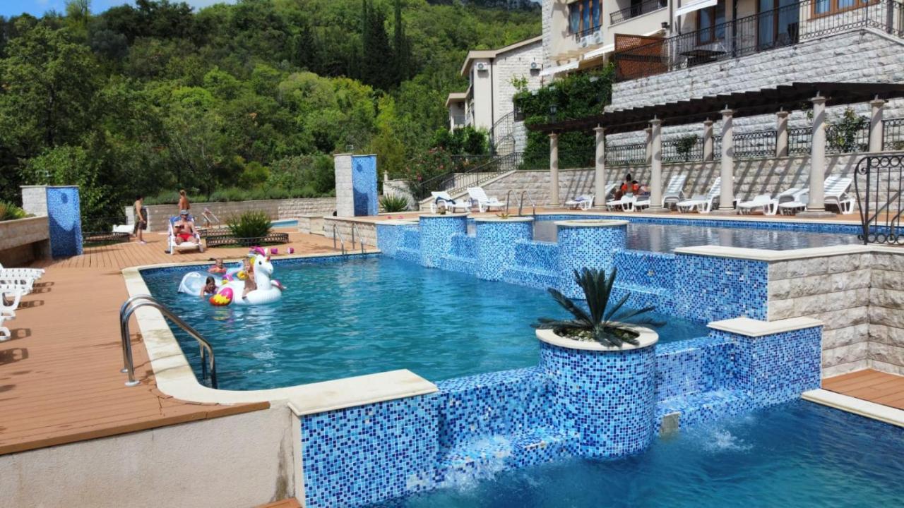 Апартаменты Adria Sea & Mountains Херцег-Нови Экстерьер фото